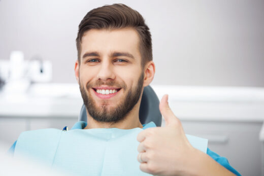 Jak wygląda zabieg wszczepiania implantów zębowych?